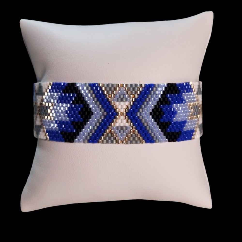 Shades of blue beaded bracelet - new and handmade by me